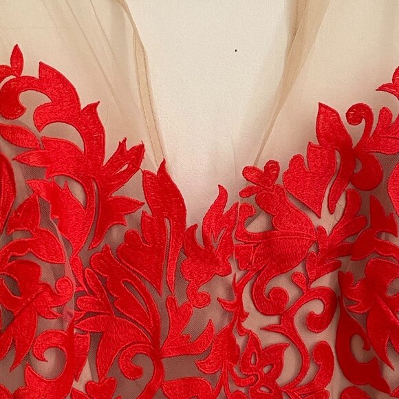 Red Embroidered Bodycon Cocktail Dress - Picture 7 of 11